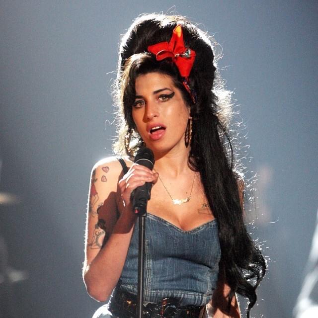 Amy Winehouse - F*** Me Pumps 